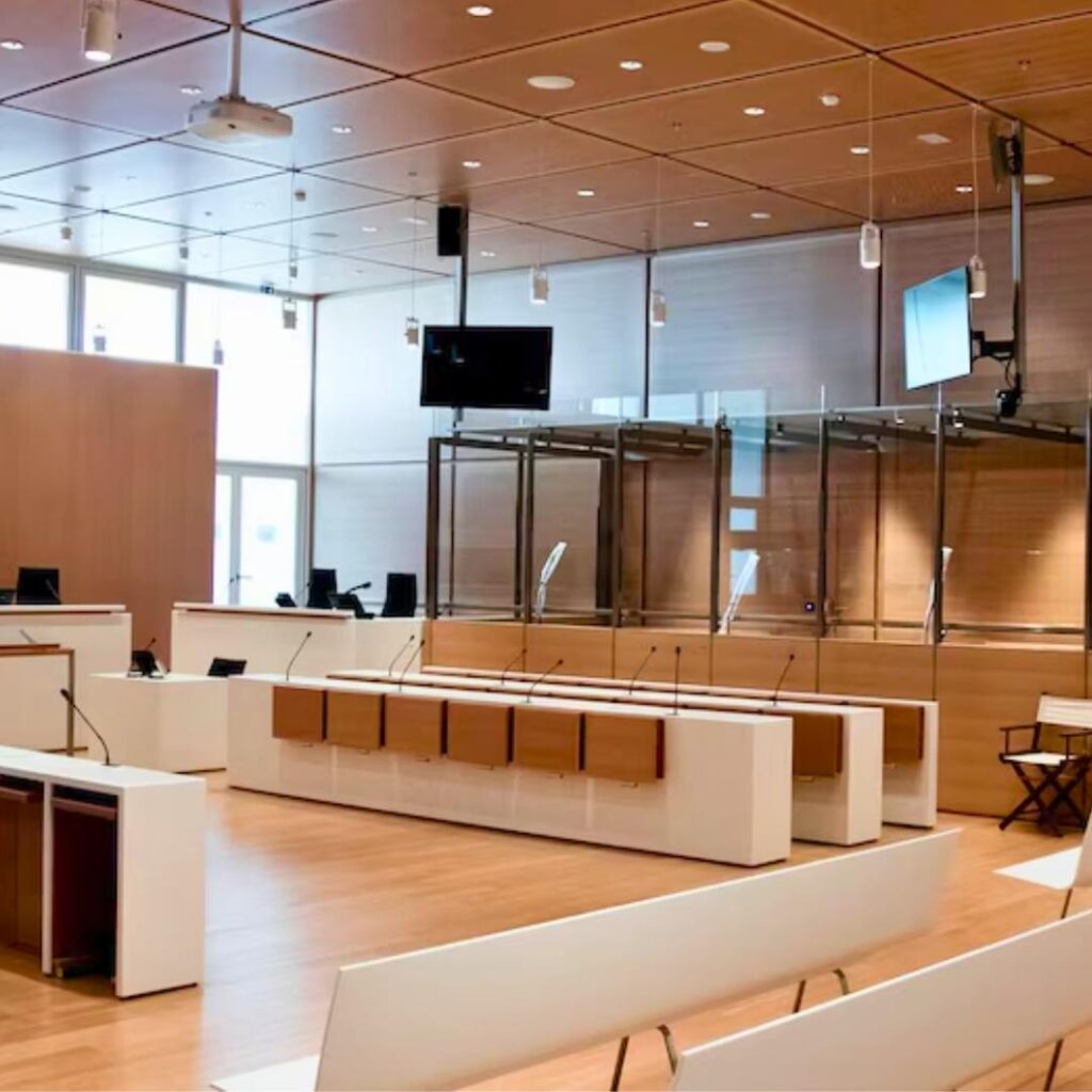 Option droit - tribunal